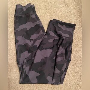 Old Navy Active Camouflage Joggers in Black and Gray